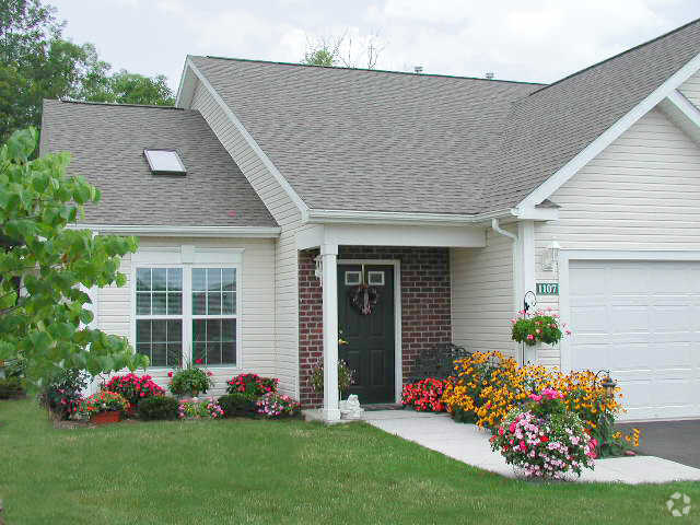 Townhome Private Entrance - Bradford Hill Apartments & Townhomes