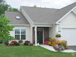 Townhome Private Entrance - Bradford Hill Apartments & Townhomes