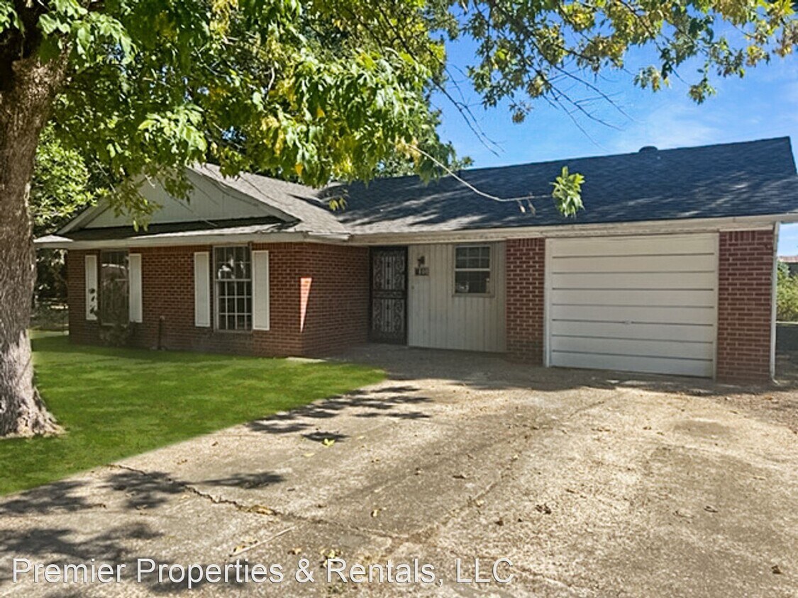 3 br, 1.5 bath House 1800 Fairlane House Rental in Jonesboro, AR