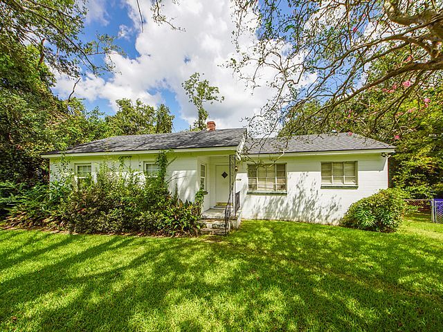 Primary Photo - Lovely Home with Private Dock