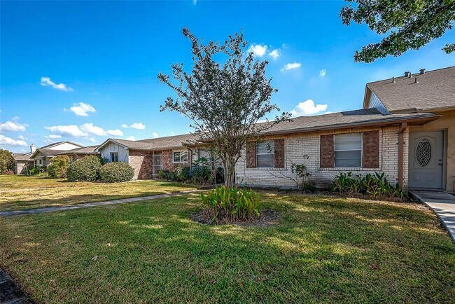Foto del edificio - 12919 Clarewood Dr