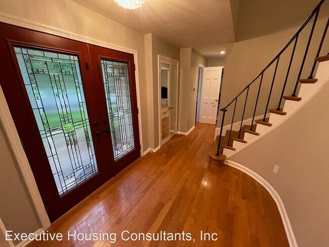 Building Photo - 5 br, 3.5 bath House - 10309 Bells Mill Te...