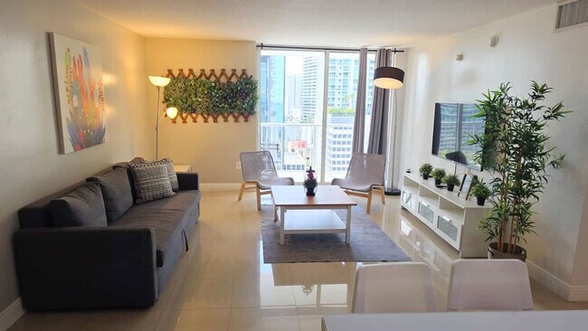 Building Photo - 1 SE 12th St