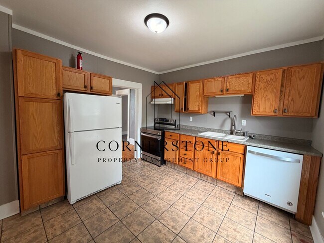 Foto del edificio - 4 Bedroom 2 Bathroom Home with Great Back Deck! $1300