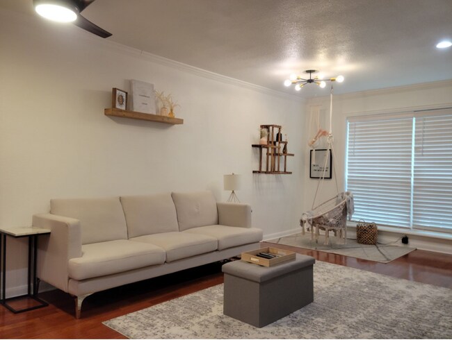 Building Photo - 5326 Fleetwood Oaks Ave