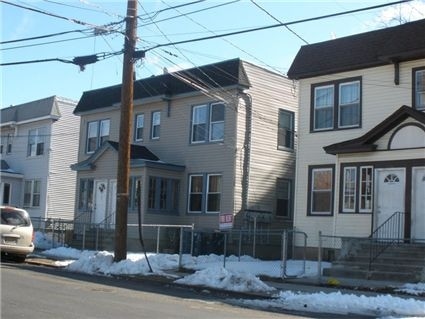 Building Photo - 1171-1173 W Front St