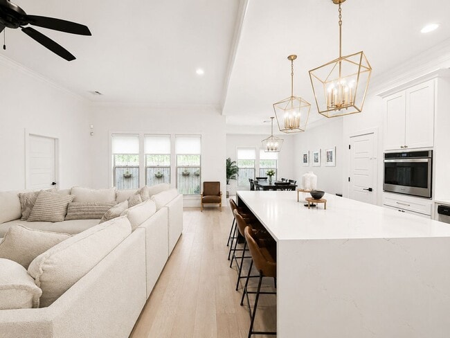 Building Photo - Custom Home Off Tiger Bend|Great Location