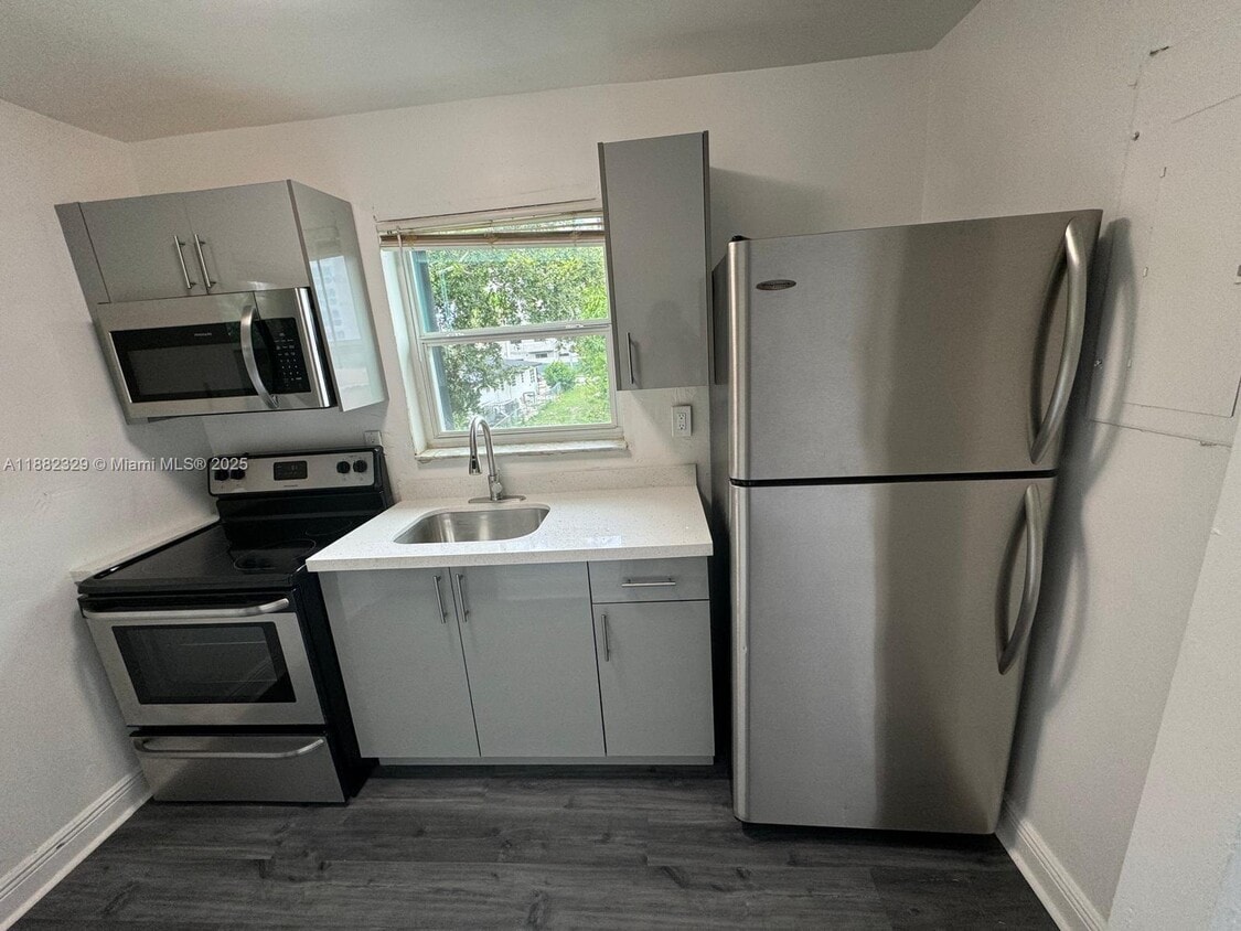 Foto principal - 866 NW 70th St