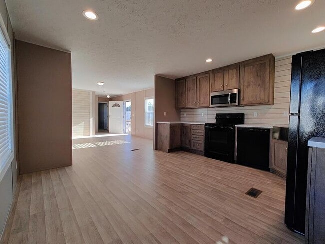 Building Photo - 4609 Rainbow Ln