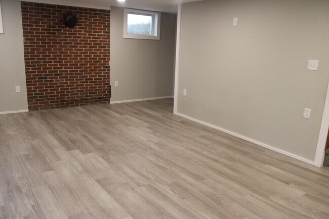 Foto del edificio - 18 S Main St