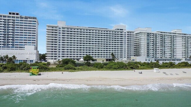 Foto del edificio - 5555 Collins Ave