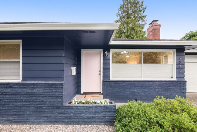 Foto del edificio - Classic Mid-Century Ranch with Large Yard,...