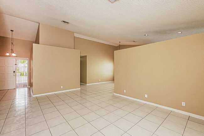 Building Photo - 5339 NW 99th Ln