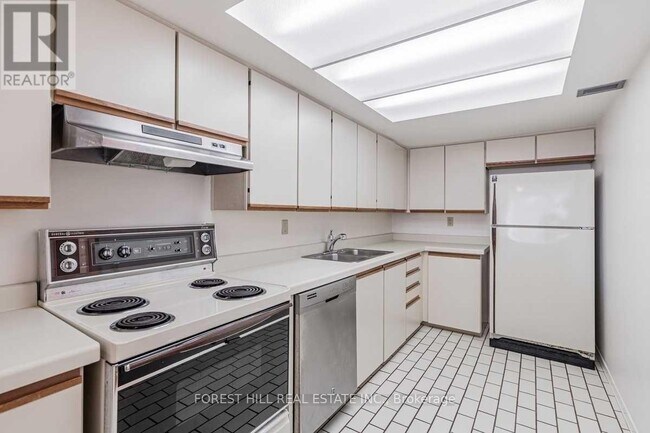 Photo du bâtiment - 360 Bloor St E