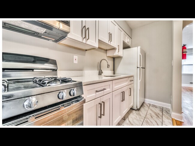 Foto del edificio - 5117 Nelson Ave