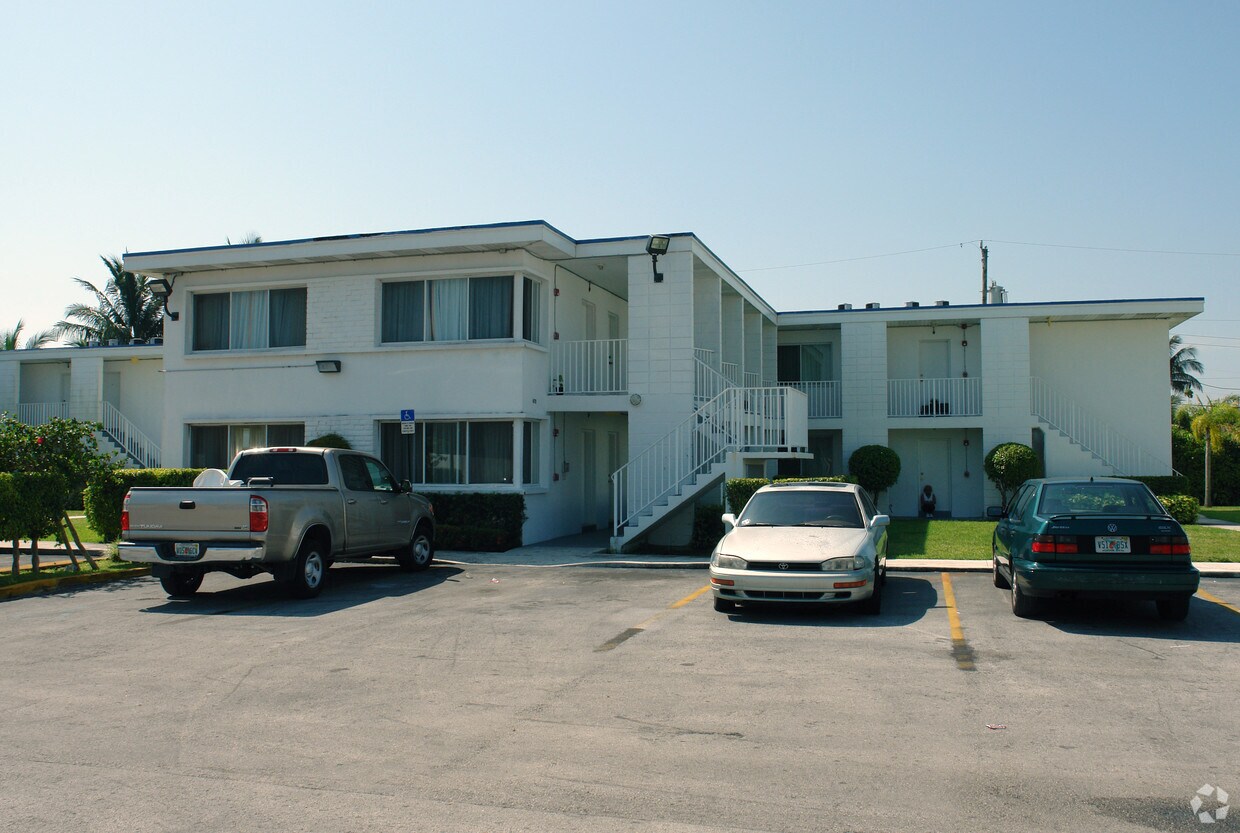 Foto del edificio - 670 NE 88th Ter