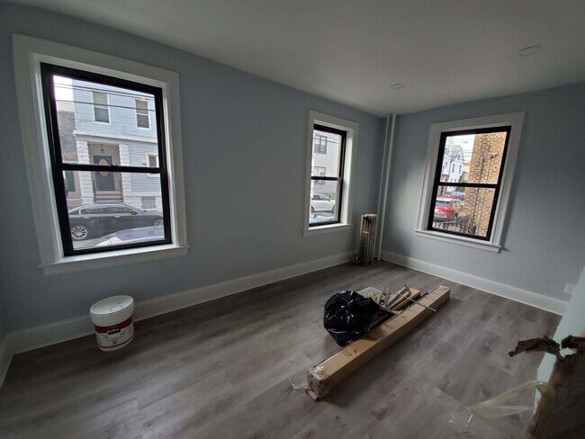 Building Photo - 148 37th St