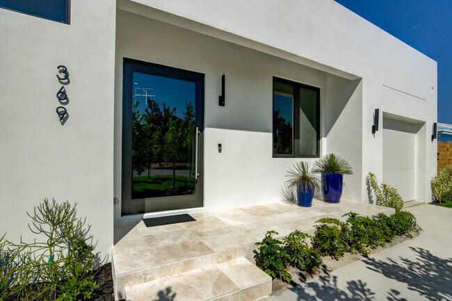 Building Photo - 369 Orange Way
