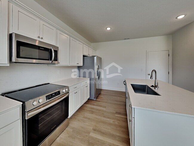 Foto del edificio - 405 Golden Maple Pl