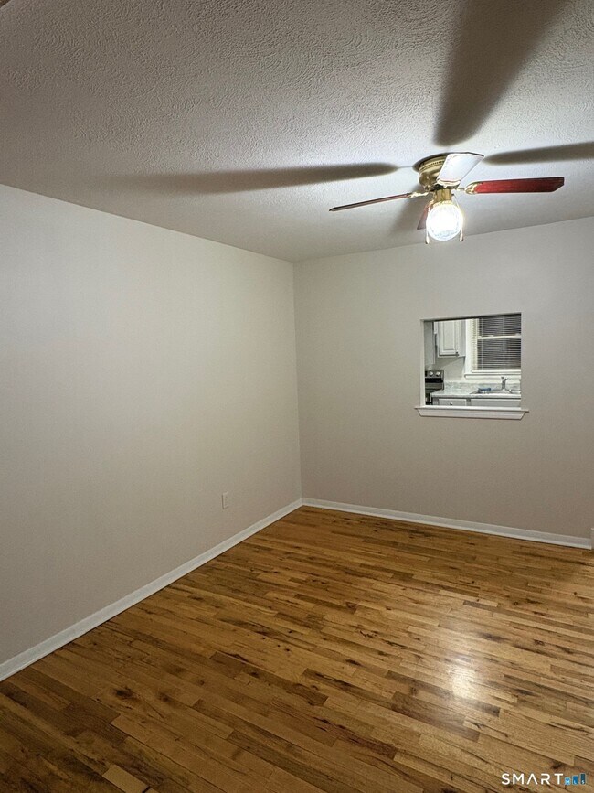 Foto del edificio - 43 Hiltbrand Rd