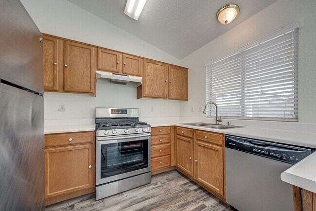 Foto del edificio - Peaceful Cul-De-Sac Living with Spacious Comfort and Everyday Convenience