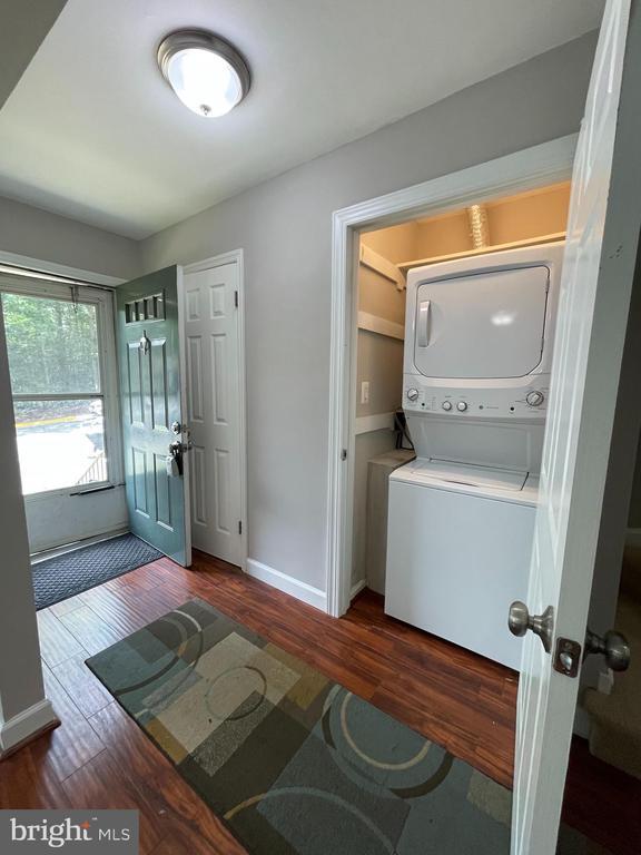 Building Photo - 8094 Sleepy View Ln