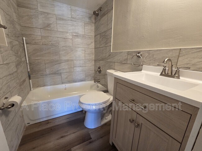 Foto del edificio - 2727 Hampton Ave