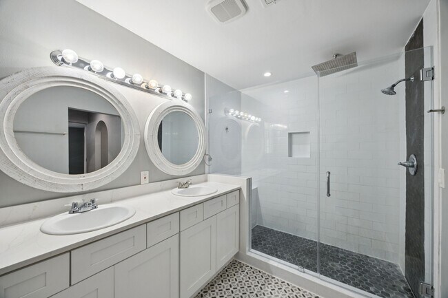 Foto del edificio - 553 Cane River Ln