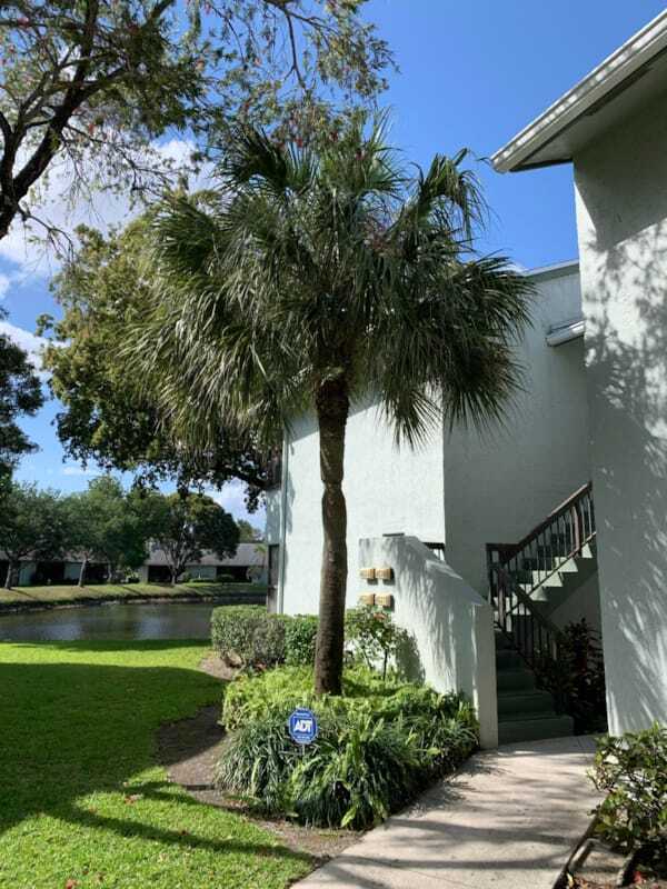 Building Photo - 4033 Carambola Cir N