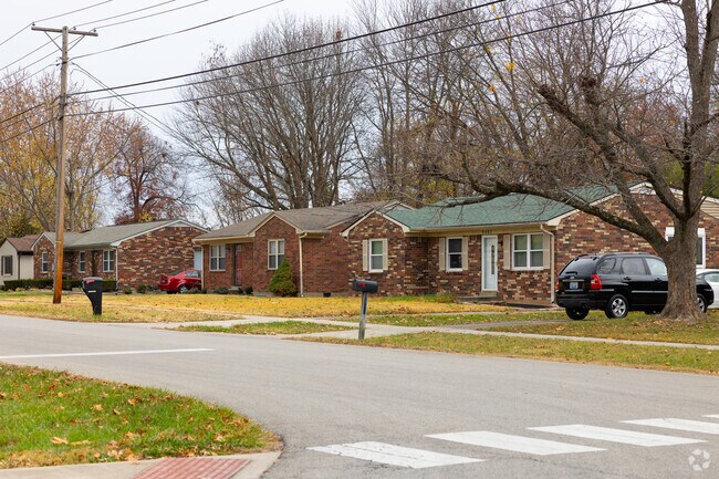 Streetscapes of Jeffersontown neighborhood.