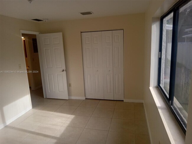 Foto del edificio - 1720 NW 59th St