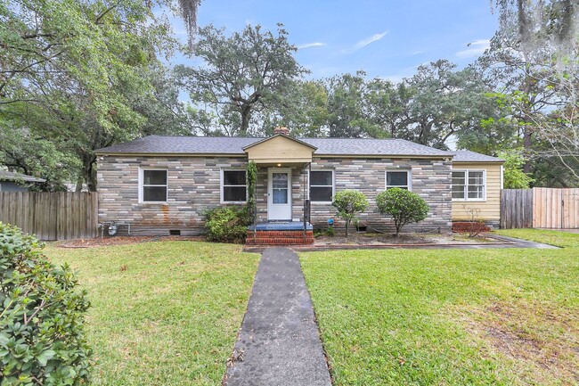 Foto del edificio - Charming Single-Family Home in Oak Forest,...