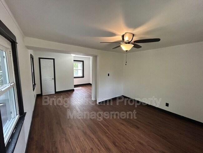 Foto del edificio - 216 W Hillcrest Ave