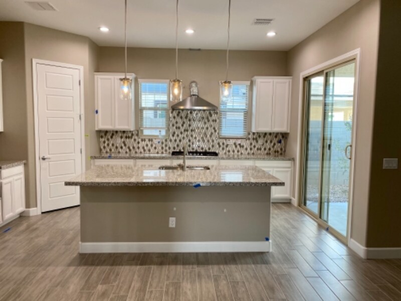 Foto principal - 648 W Springfield Pl
