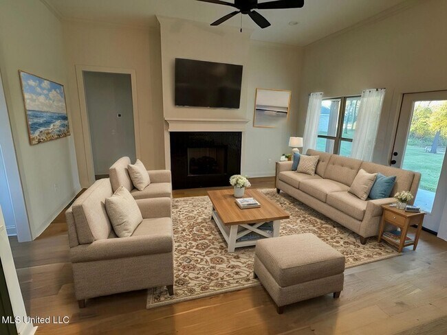 Building Photo - 416 Butternut Dr