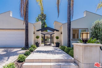 Building Photo - 480 N Robinwood Dr