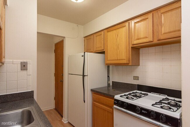Building Photo - 530 W Aldine Ave