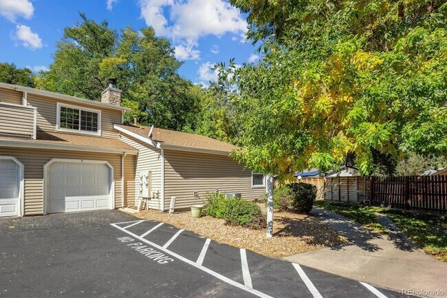 Foto del edificio - 8468 Everett Way