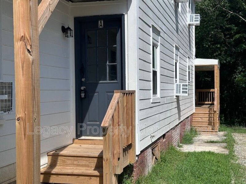 Primary Photo - 215 N Logan St