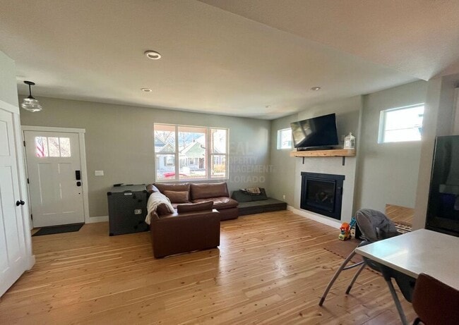 Building Photo - 2110 W Pikes Peak Ave