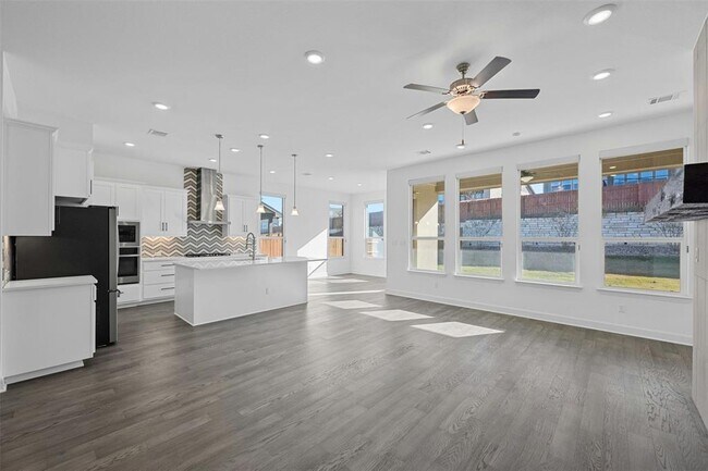 Foto del edificio - 5909 Cimarron Rdg Ln