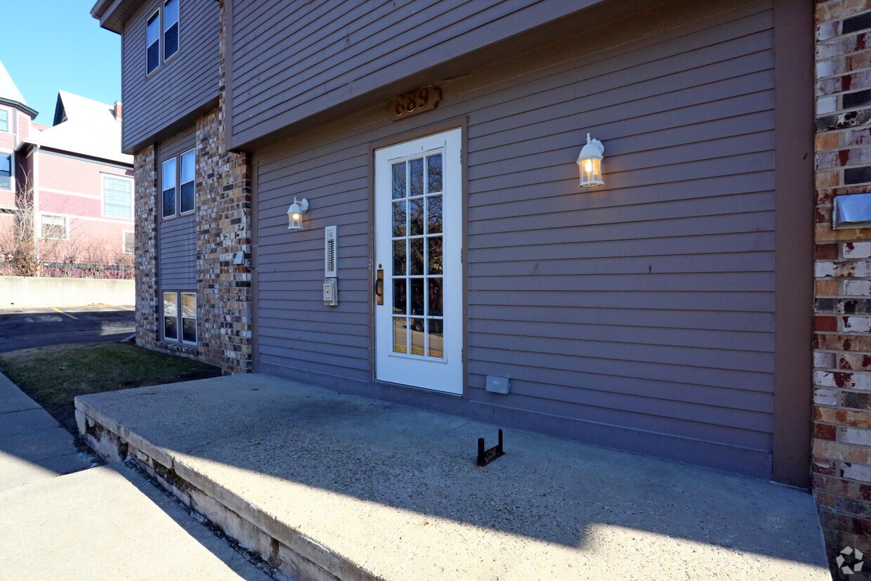Foto del edificio - 689 18th St