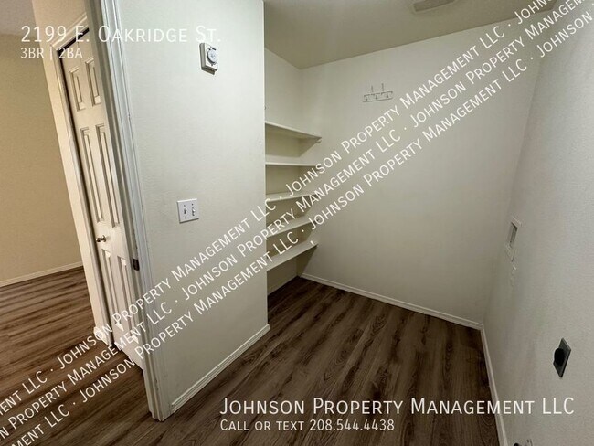 Foto del edificio - 2199 E Oakridge St