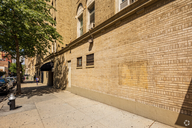 Building Photo - 201 W 92nd St