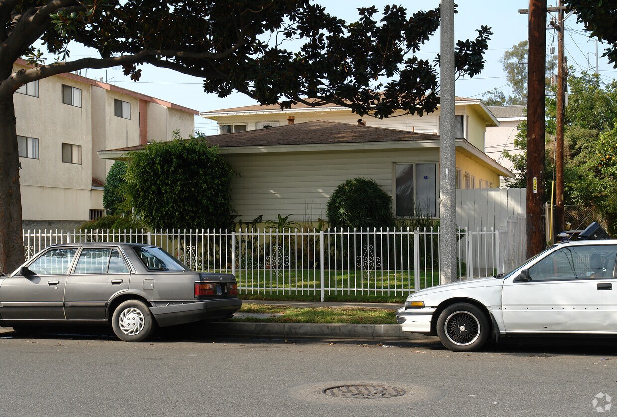 Building Photo - 915 S Kenwood Ave