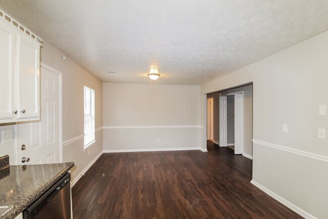 Building Photo - 2175 Red Rose Ln