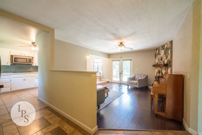 Building Photo - Fresno Westside Home, 3BR/2BA, Built 1966 ...