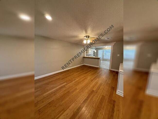 Foto del edificio - 14 Collins Ct