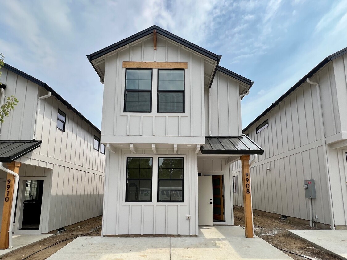 Foto principal - 9908 NE 46th Ct