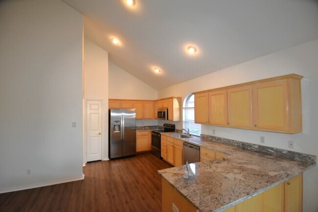 Building Photo - 10633 Fossil Hill Dr